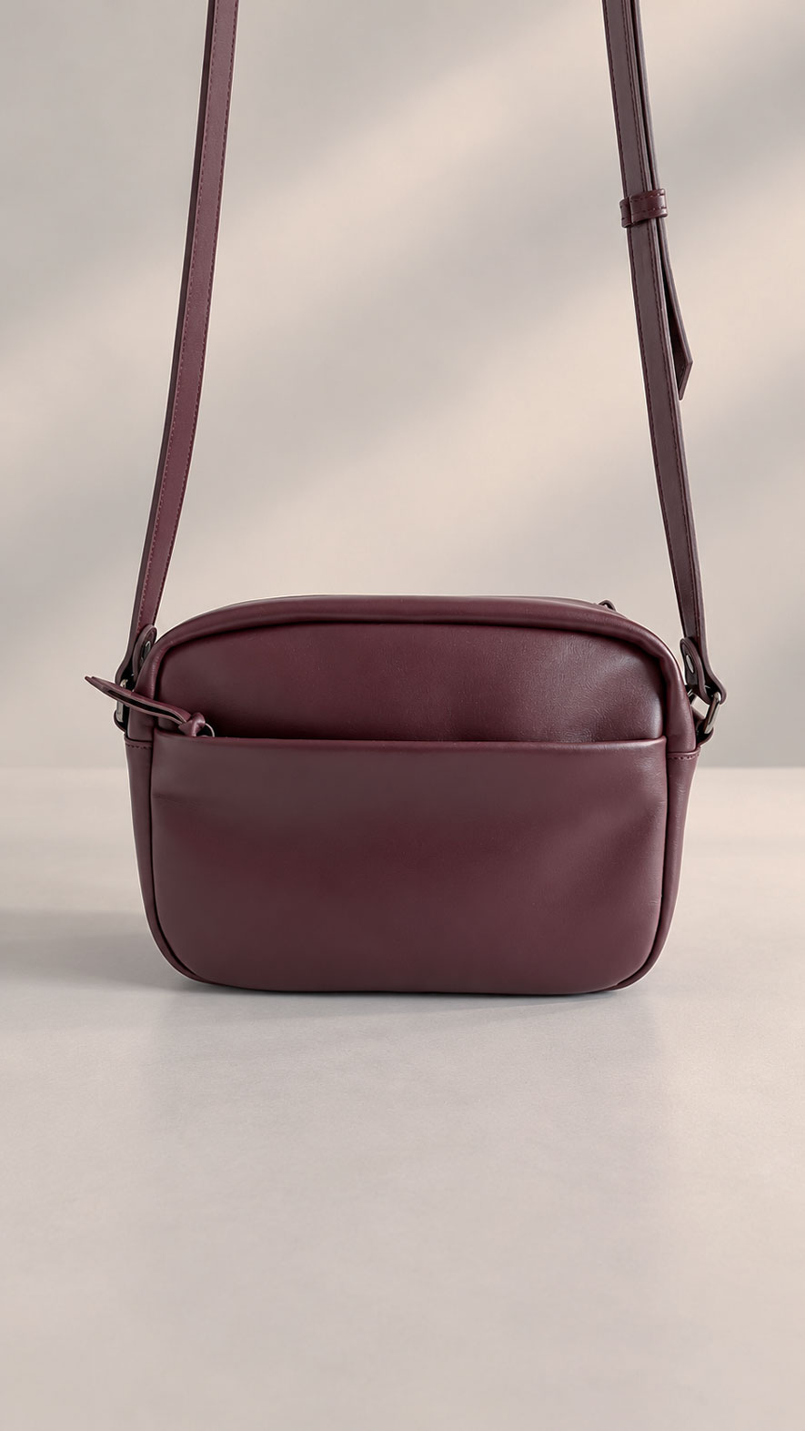 Back view of burgundy leather camera crossbody bag HB1874 with shoulder strap